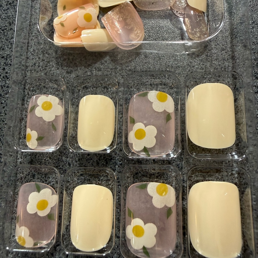 Floral Nail Art Set - Cream and Yellow